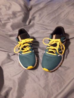 K-Swiss running shoes/tubes