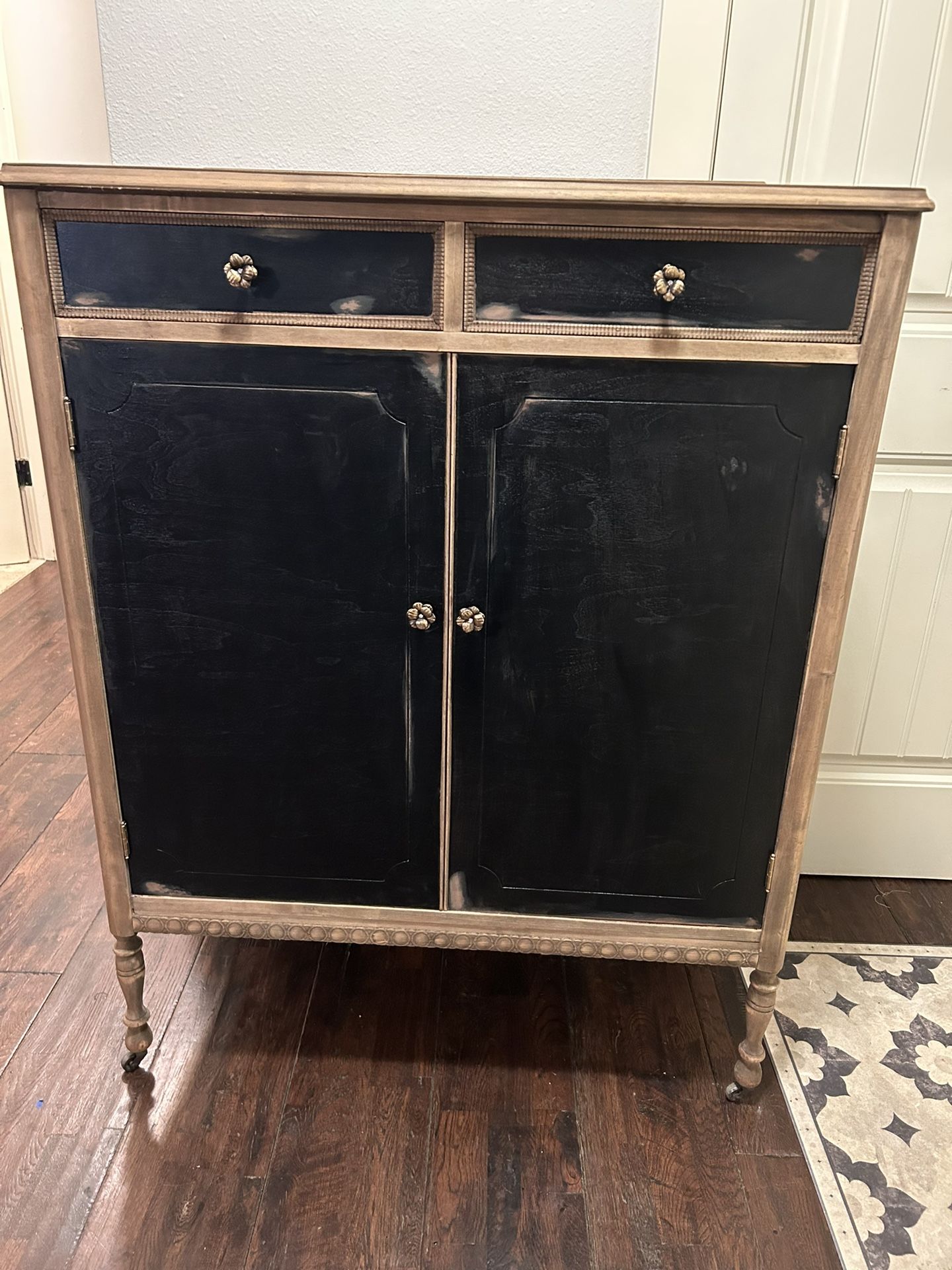 BEAUTIFUL ANTIQUE WARDROBE