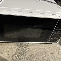 700 Watt Microwave