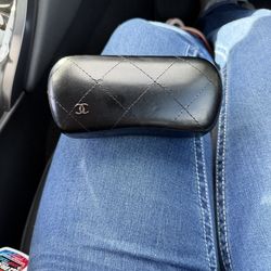 Che el Sunglasses With Case