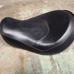 Harley Dyna Factory Solo Seat