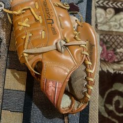 Vintage. Rickey Henderson Youth Baseball Glove