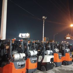 FORKLIFT TOYOTA 3000# Triple Mast 