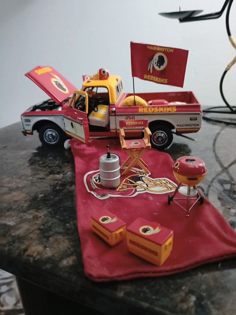 VINTAGE CHEVY SCALE MODEL REDSKINS TAILGATER TRUCK