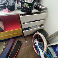 Kids bed, desk underneath, closet