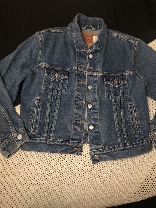 Levi’s large jean jacket for Sale in Lake Elsinore, CA - OfferUp