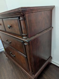 Queen bedroom set