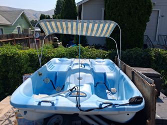 Pelican 4 seater paddle boat