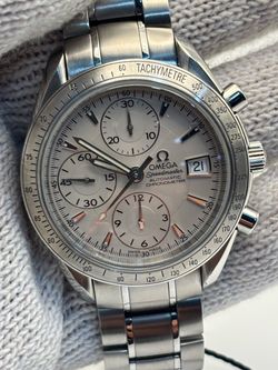 OMEGA Speedmaster Date 40mm – Silver Dial – Ref. 3211.30 – 2015 - LIKE NEW
