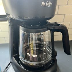 New https://offerup.com/redirect/?o=TXIuQ29mZmVl Coffee Maker 