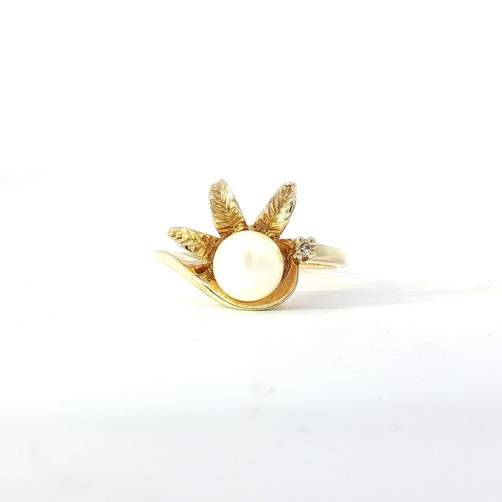 Ladies 14k Yellow Gold Pearl & Diamond Birthstone Ring Size 6 11055699