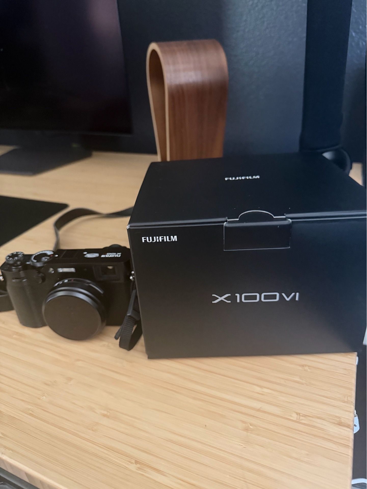 Like New Fujifilm X100VI (Black/Silver) - 2 Weeks Old - Low Shutter Count