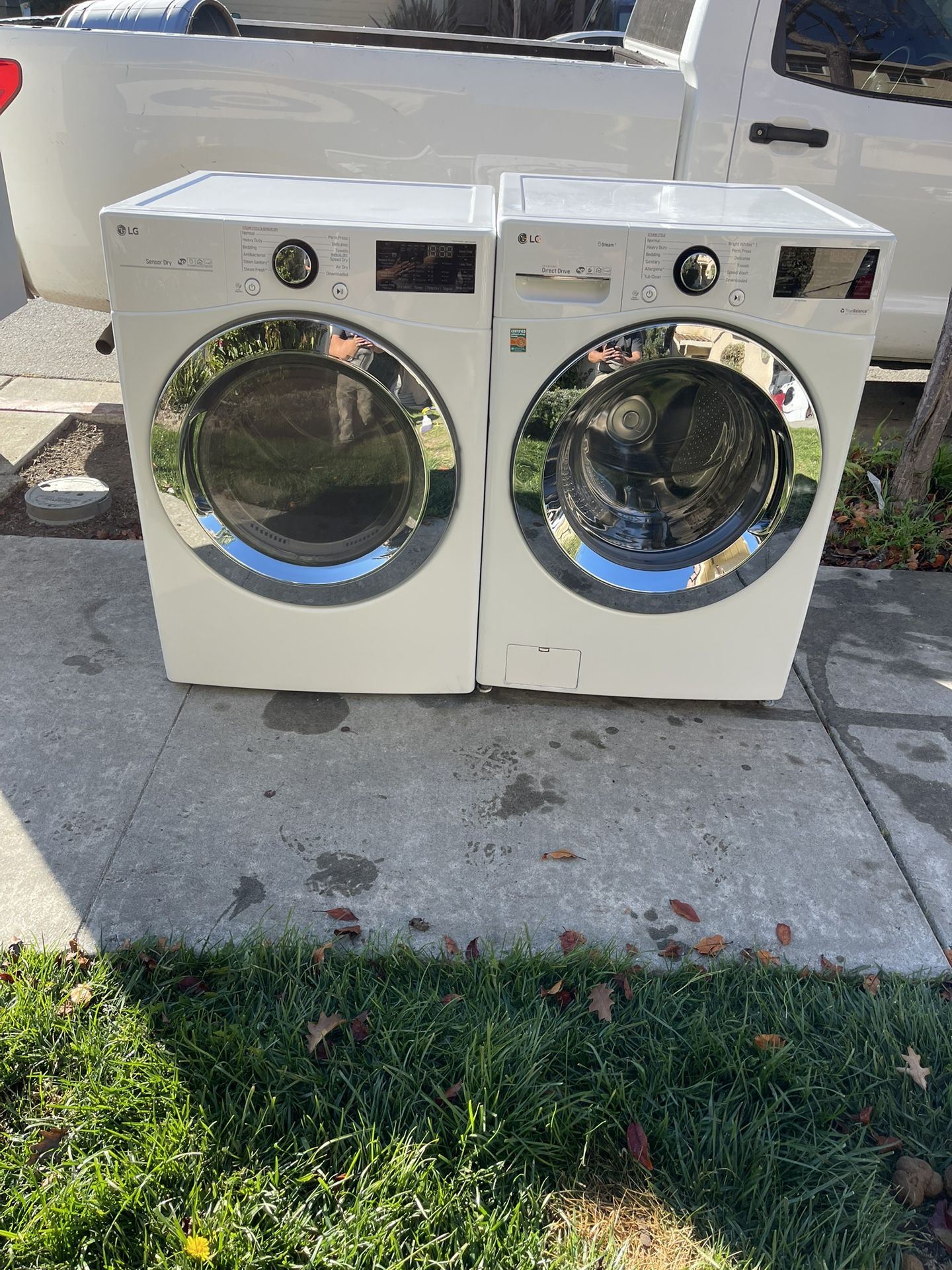 Nice Newer LG Washer/Dryer (Gas dryer + Stackable) 30 Day Warranty