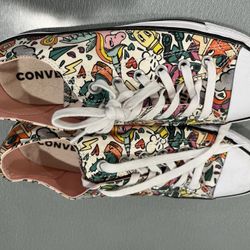 Converse Women’s Size 10 Almost New
