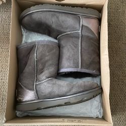 Kids gray UGGs size 2