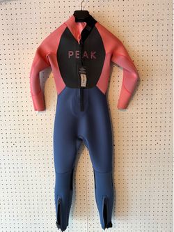2/3 Peak Girls Size 8 Wetsuit
