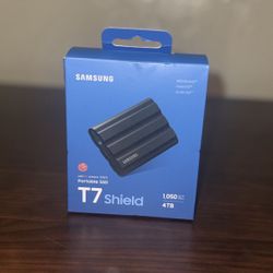 Samsung T7 Shield 4 TB SSD