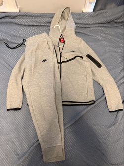 NIKE TECH TOP AND BOTTOM