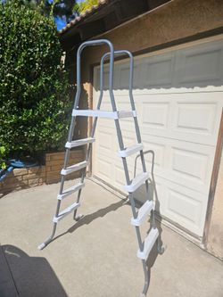 Intex pool ladder