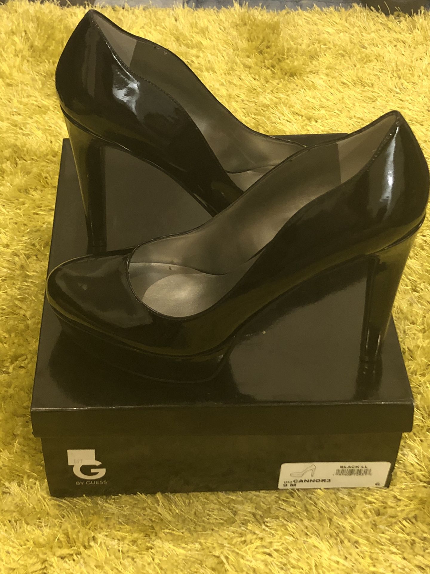 G by Guess pumps