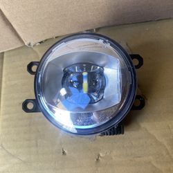 Toyota Tacoma Right Fog Light LED 16to22 Factory Oem