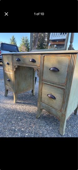 Antique vanity with mirror