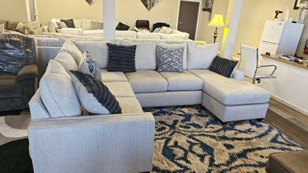 New Sectional With Reverse Chaise
96" 121" 66" 
🚚 We Can Deliver 🚚