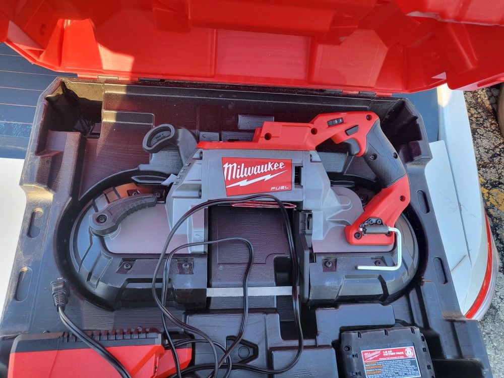 MILWAUKEE BAND SAW W/CASE