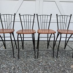 Chairs/Bar Stools