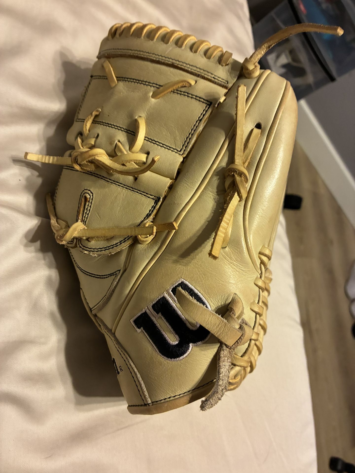 A2000 Pitchers Glove 