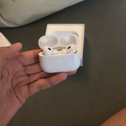 AirPods pro Second Gen *Firm Price*‼️