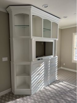 Free bedroom dresser / console