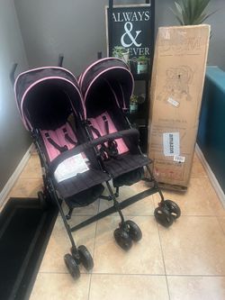 Brand New just out of Box Dream on me Pink and Gray stroller