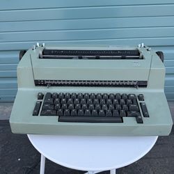 IBM Selectric II Electric Typewriter  / Vintage Classic / Deal