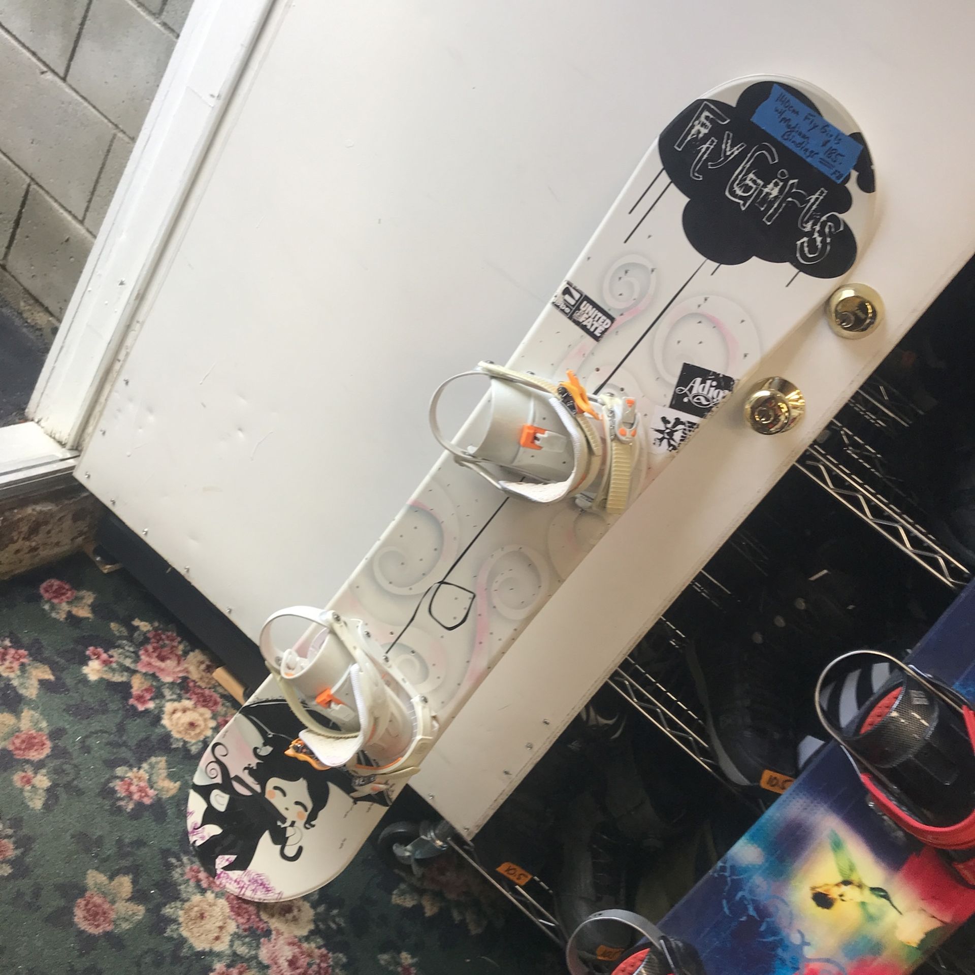 140cm Fly Girls Snowboard w/ Medium Bindings * Like New * All Mountain 140 cm board