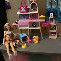 Barbie Doll And Pet Boutique Play set With 4 Pets Color -change Grooming 