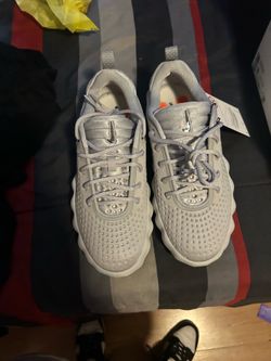 Nike mind 002 size 8