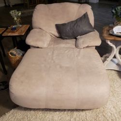 Couch And Matching Chase Lounge 