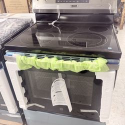 GE Refrigerator &  Glass Top Electric ⚡️ Stove. 