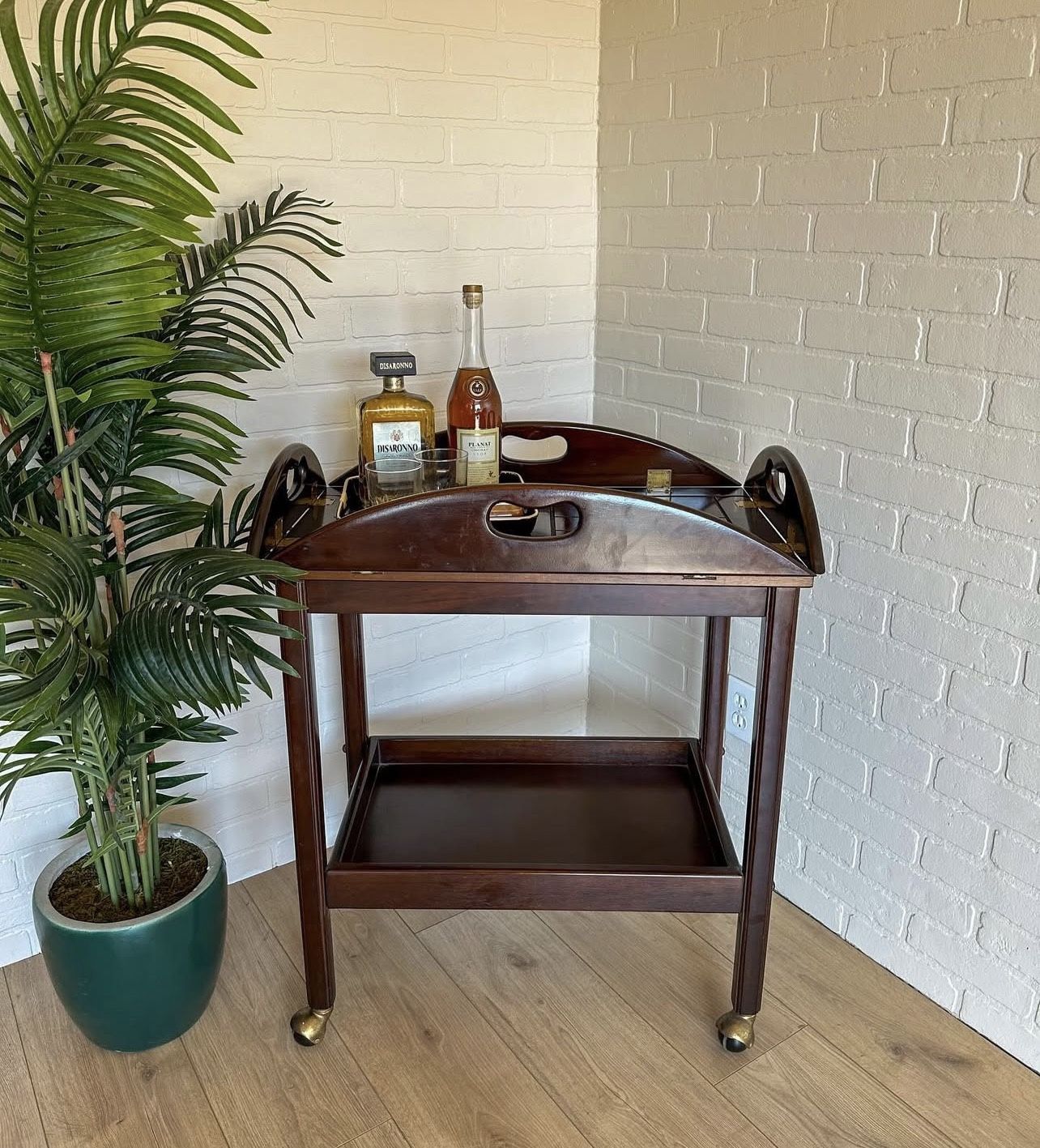 Mykes Finds: Vintage Bombay Company Tea Bar