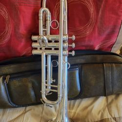 Beautiful Silver King Super 20 Model 1048 S2 Trumpet 