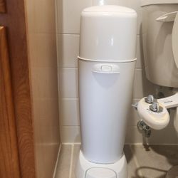 Diaper Genie With Refills