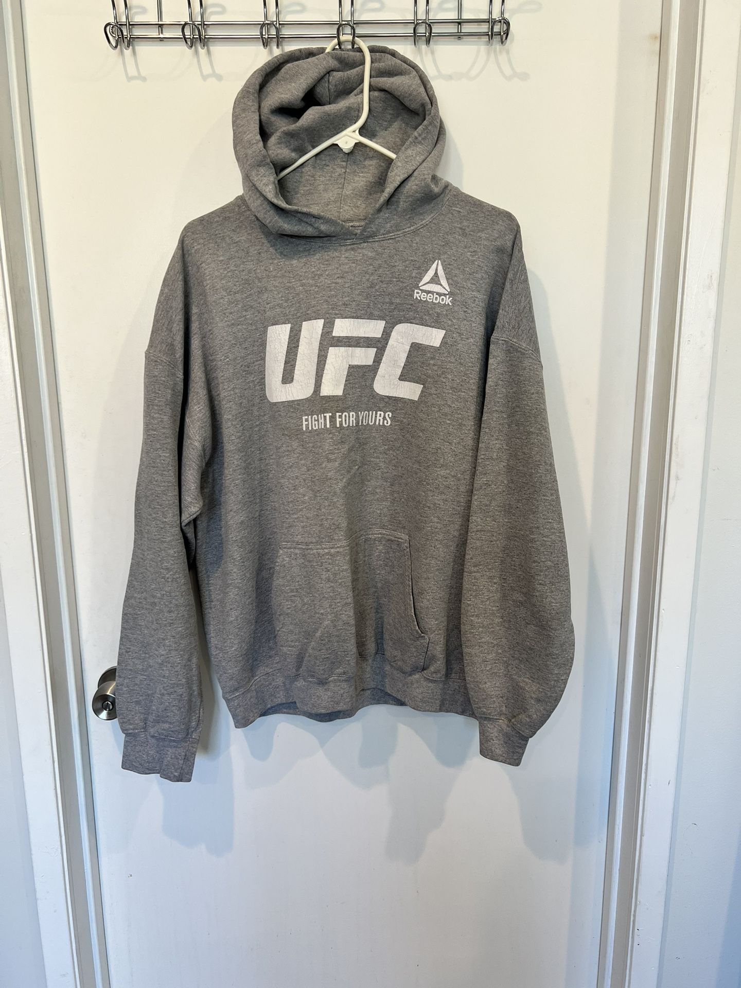 GRAY UFC HOODIE | XL | USED