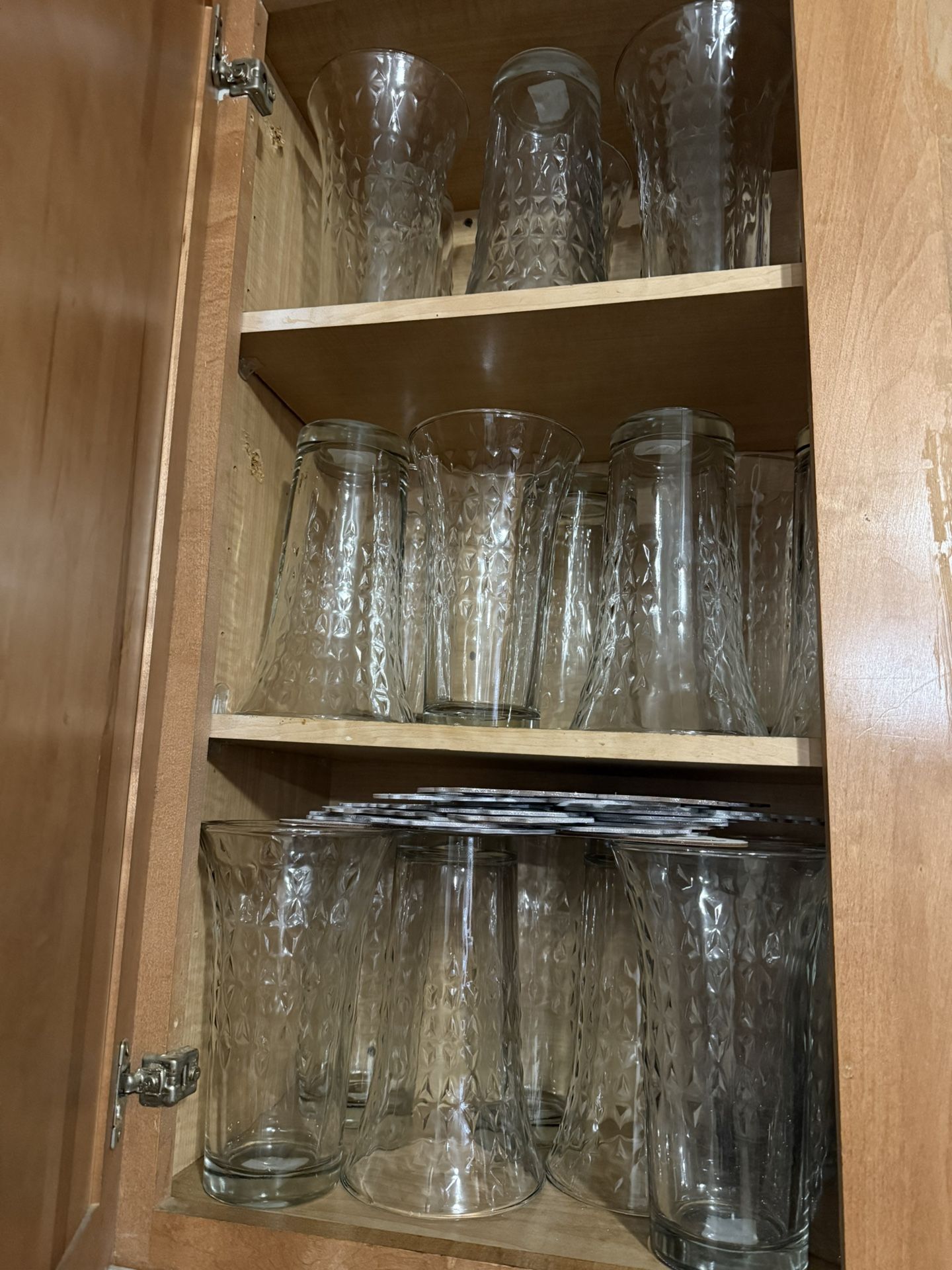 28 Clear vases