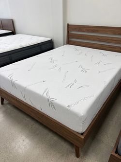 Queen size memory foam gel mattress new