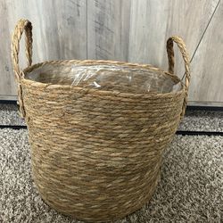 Woven Plant basket with liner 