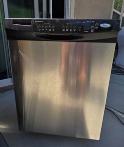 Whirlpool Dishwasher - Needs Repair / For Parts