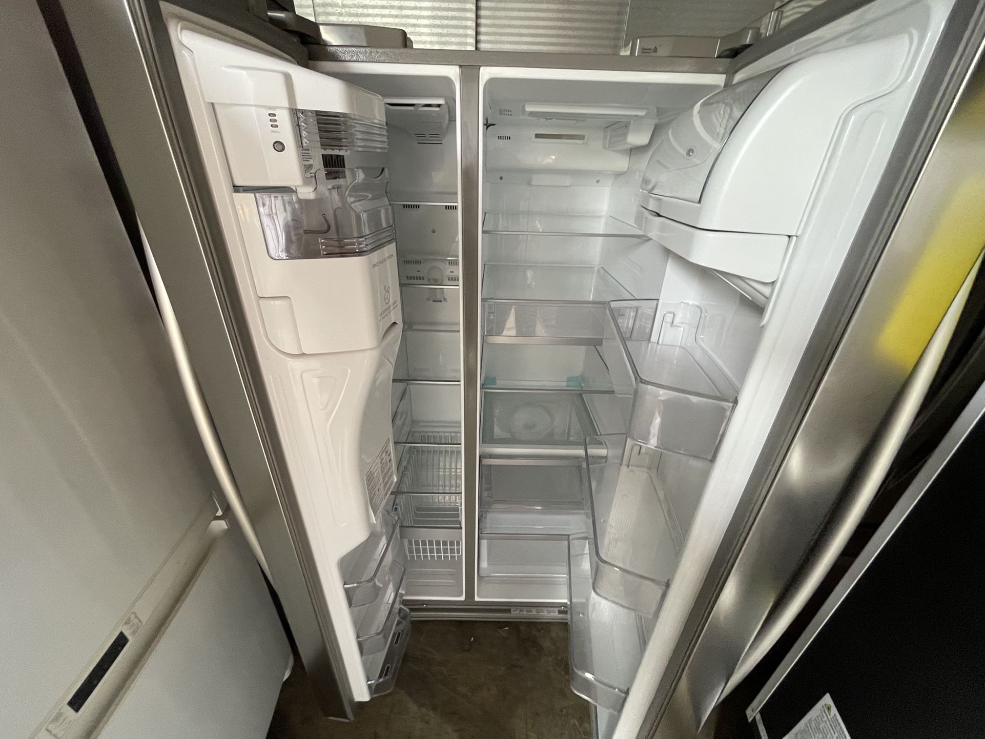 Kenmore Refrigerator 33” Wide Appliances
