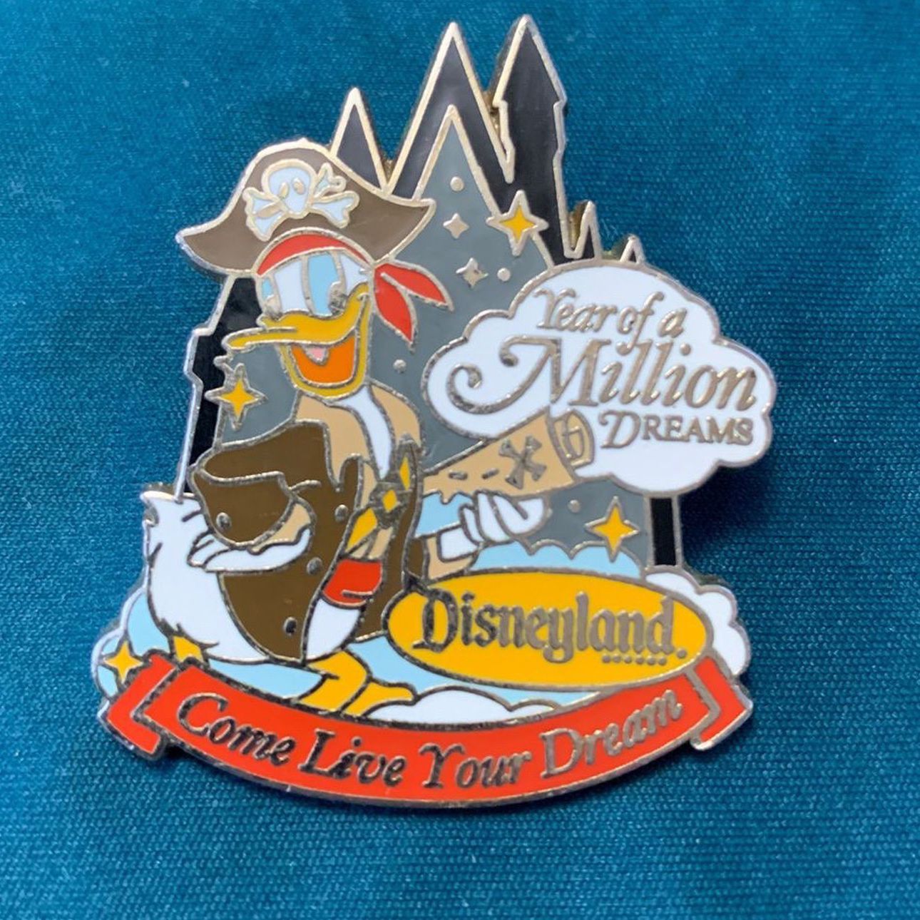 2 Disneyland Pins: Year of a Million Dreams & Puerto Vallarta