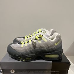 Nike Air Max 95 OG Neon (NEW/ 10 MENS)